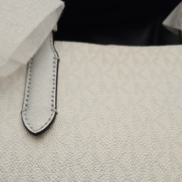 Michael Kors White With Silver Tote Bag - Picture 5 of 9